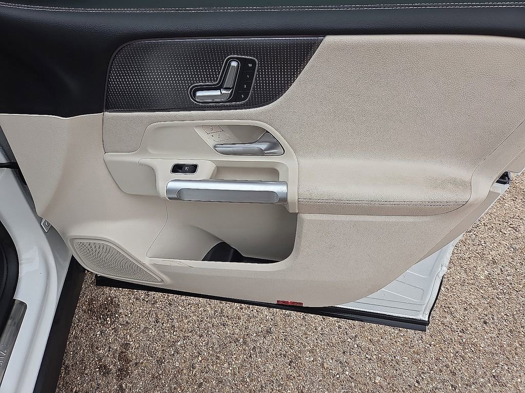 Used 2021 Mercedes-Benz GLB 250 w/ Premium Package image 14