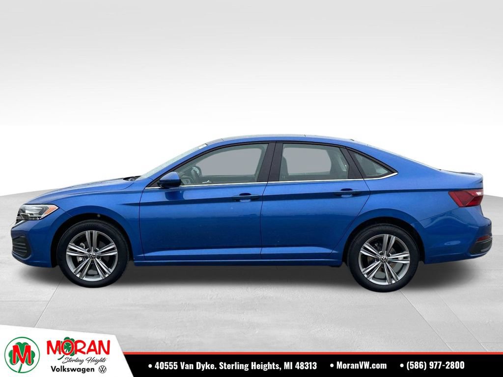 Used 2023 Volkswagen Jetta SE w/ Panoramic Sunroof Package FWD image 2