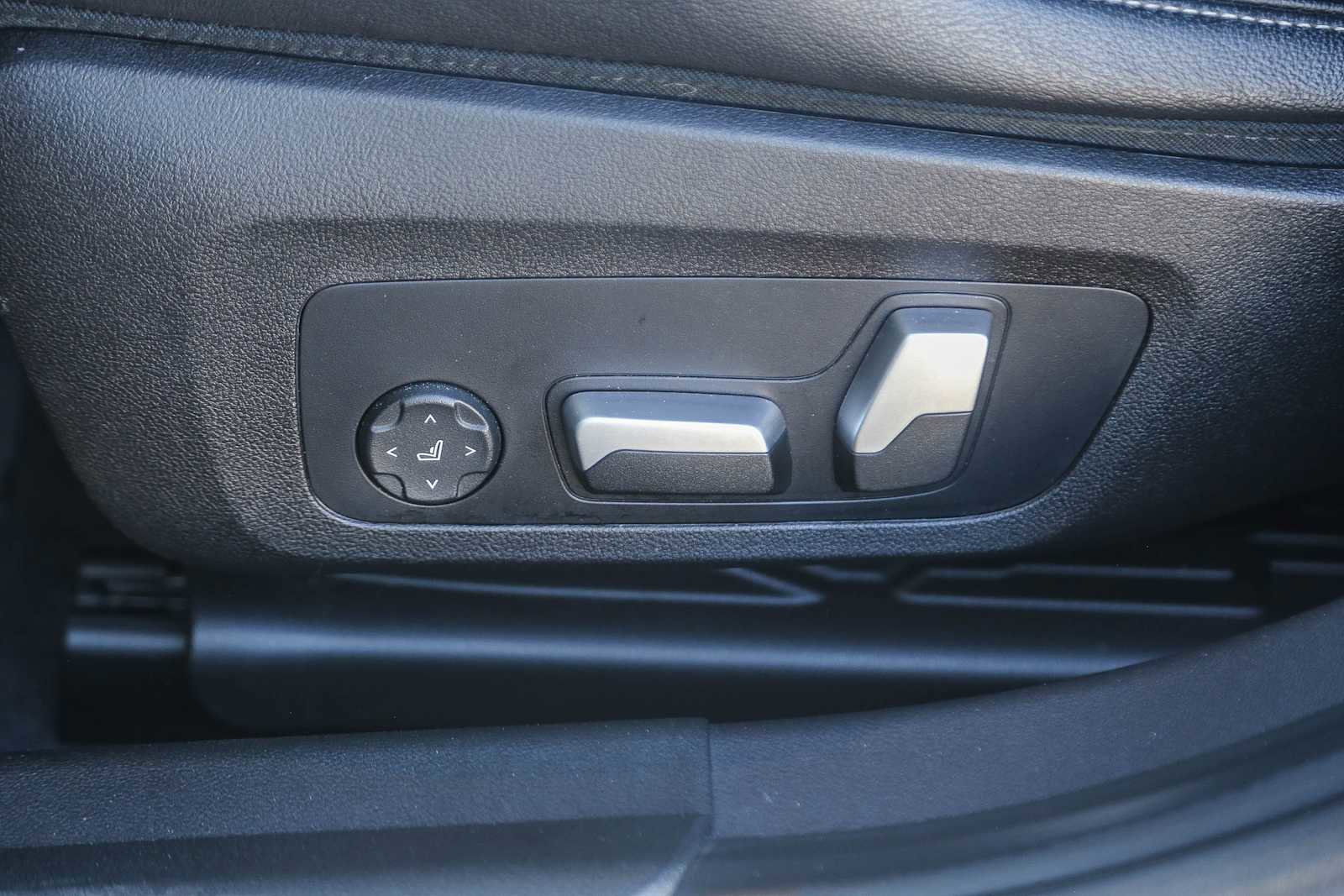 Certified 2023 BMW 330e w/ Driving Assistance Package image 18