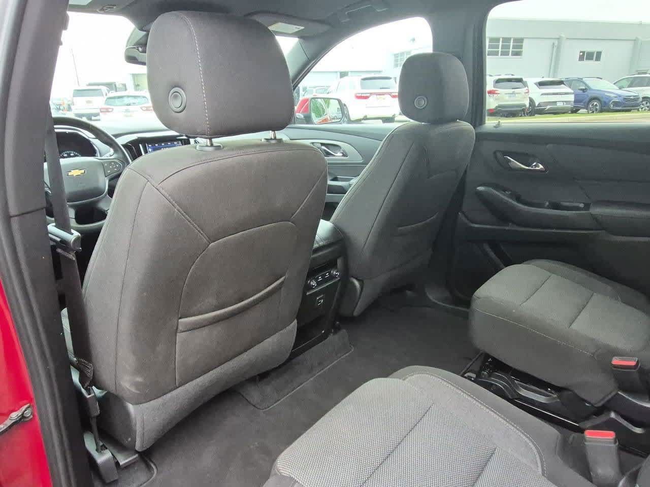 Used 2023 Chevrolet Traverse LT FWD image 18