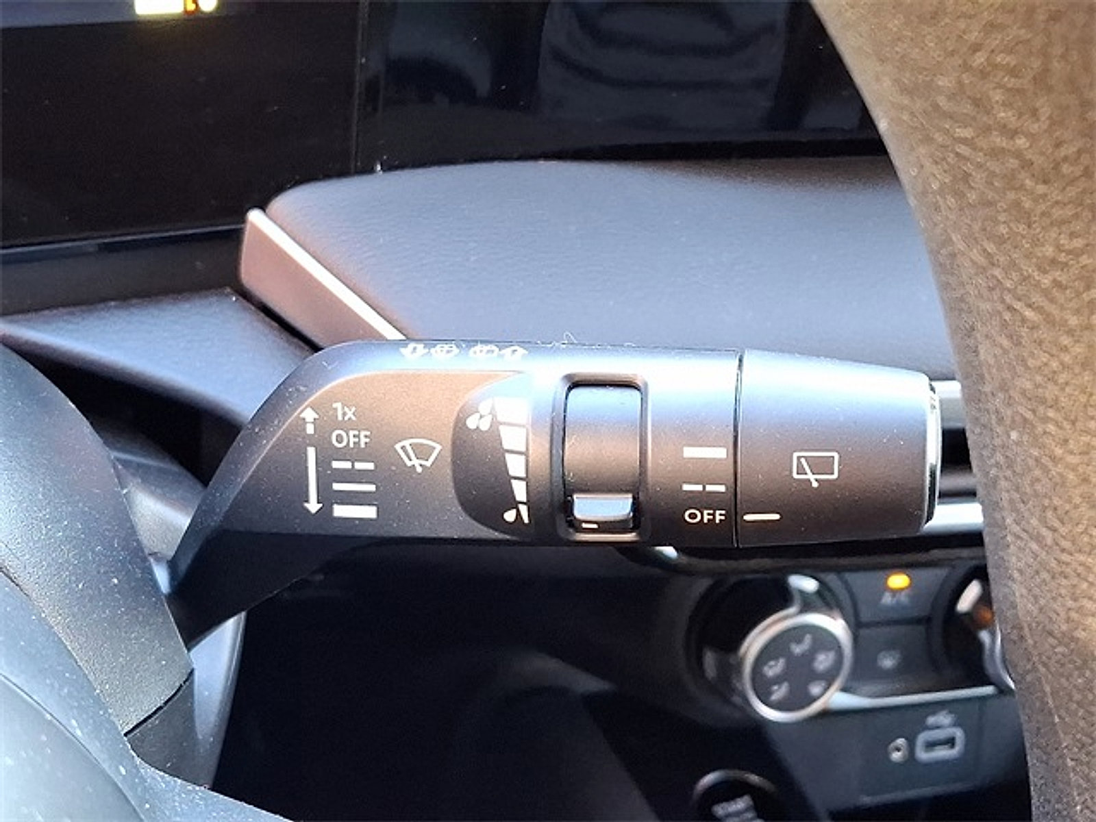 Certified 2025 Nissan Kicks S image 23