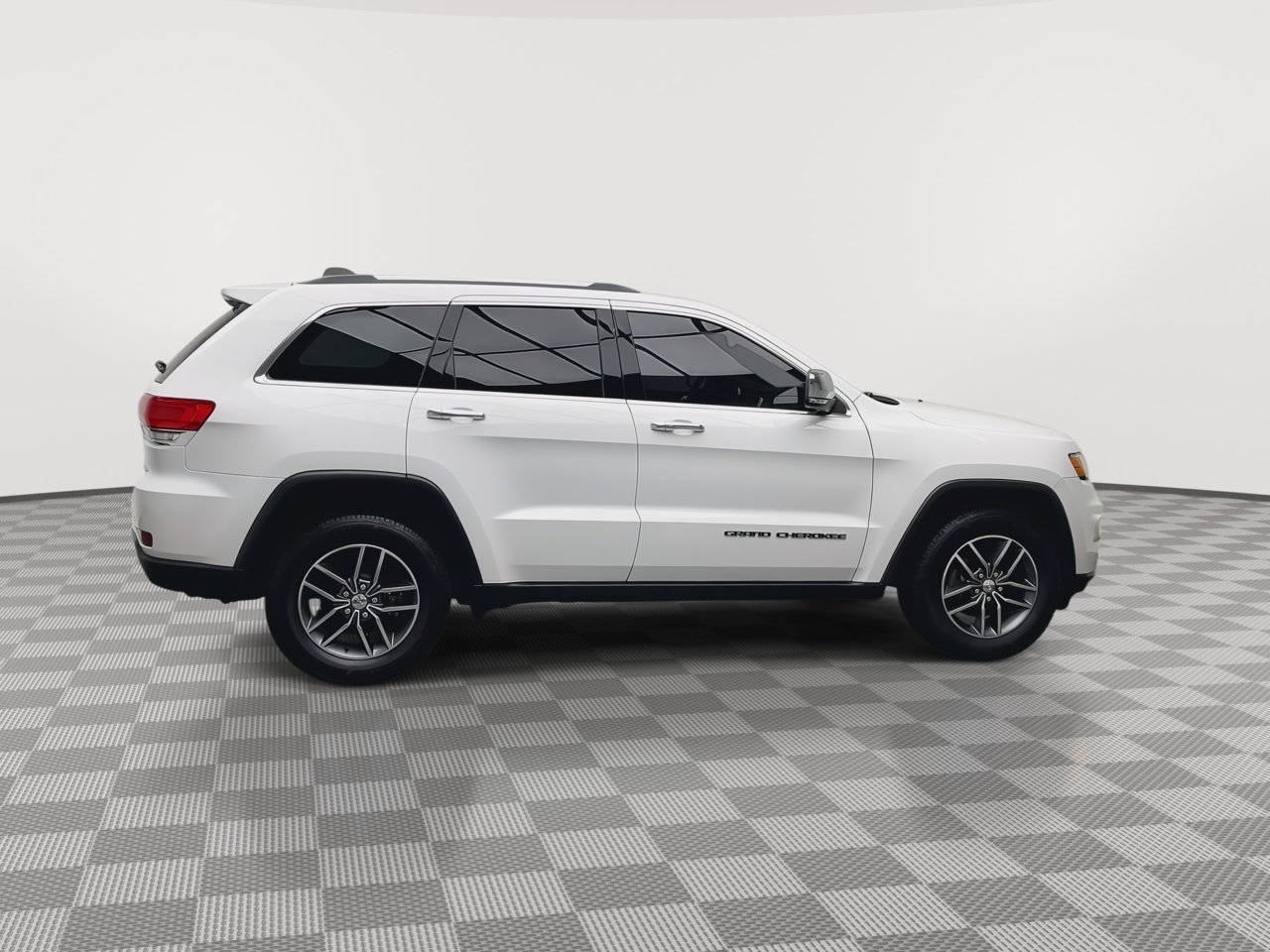 Used 2018 Jeep Grand Cherokee Limited image 39