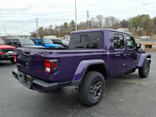 New 2026 Jeep Gladiator Sport AWD/4WD image 3