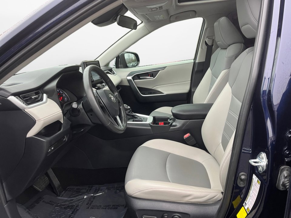 Used 2019 Toyota RAV4 XLE Premium w/ Phone Cable & Charge Package image 11
