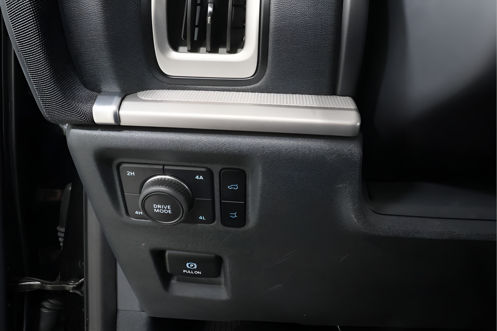 Used 2025 Ford Expedition Active AWD/4WD image 35