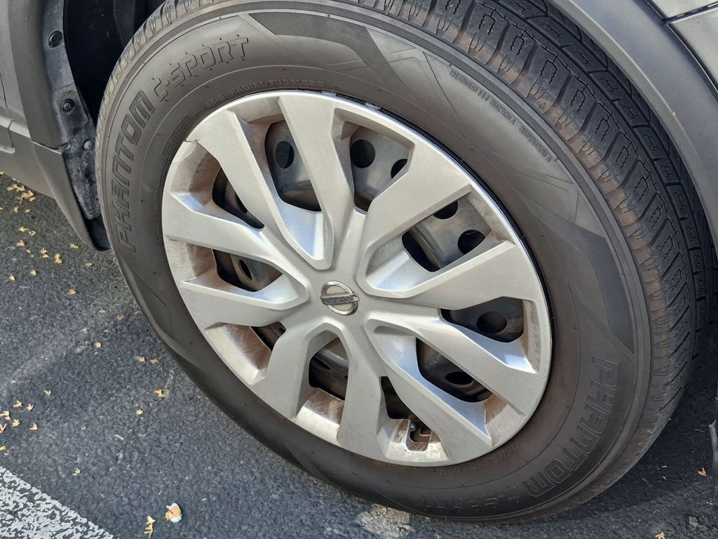 Used 2019 Nissan Rogue S FWD image 3