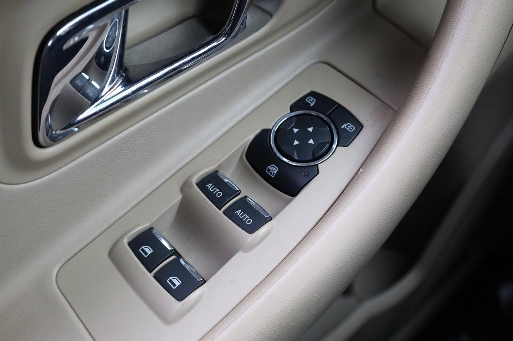 Used 2014 Ford Taurus Limited w/ Equipment Group 301A image 17