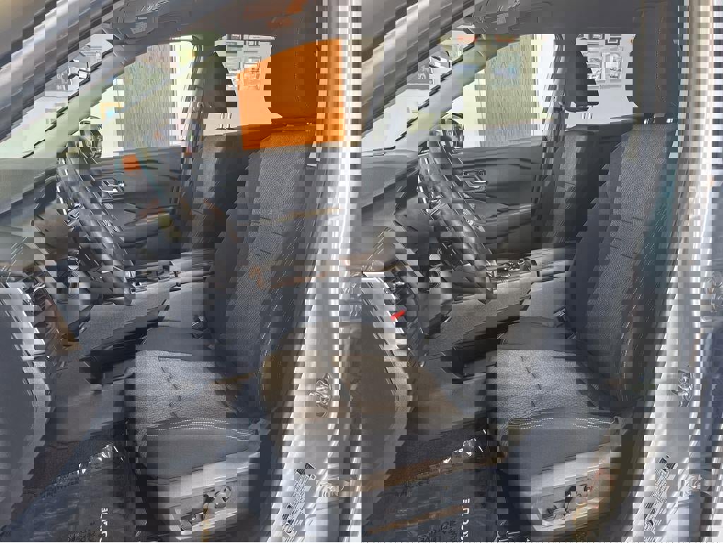 Used 2024 Nissan Rogue SV image 4