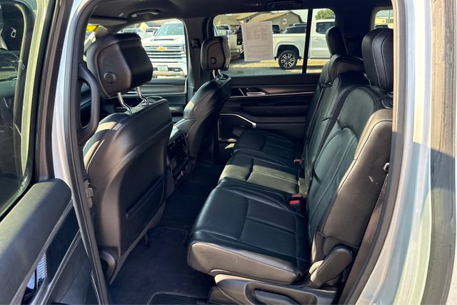 Used 2024 Jeep Wagoneer L Series III w/ Flexible Seating Group AWD/4WD image 10