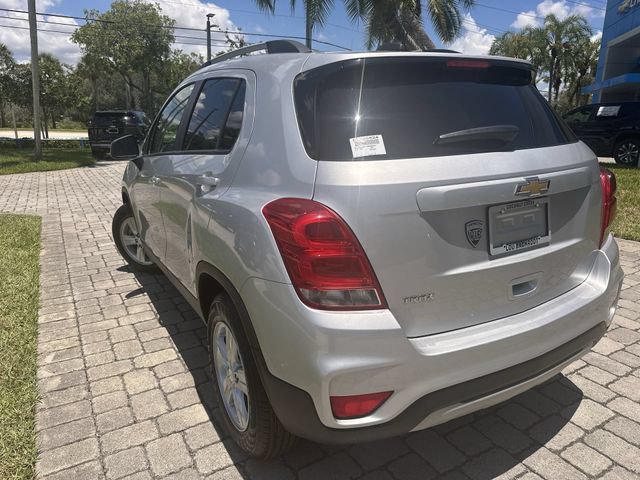 Used 2022 Chevrolet Trax LT w/ LT Convenience Package FWD image 12
