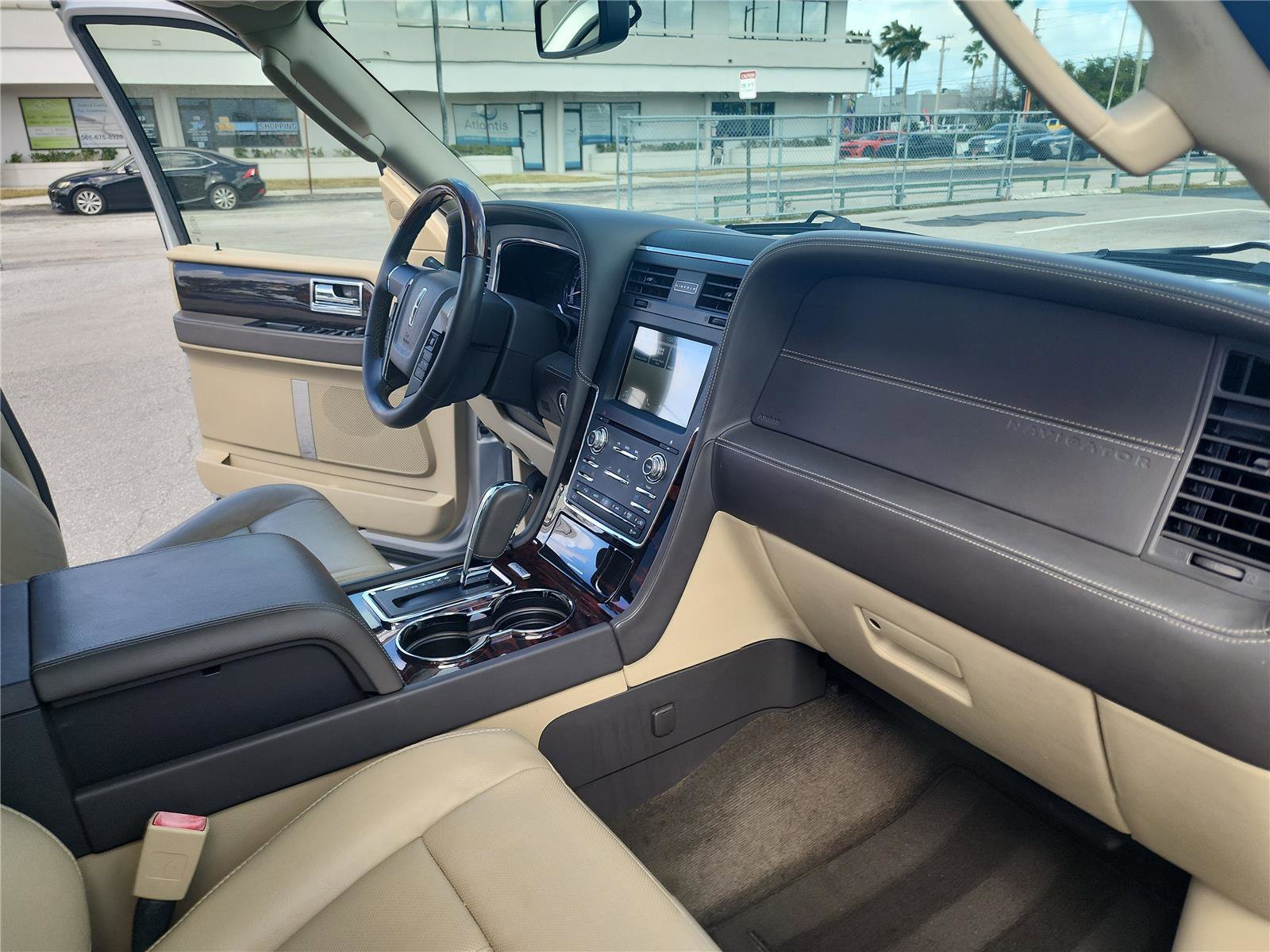 Used 2017 Lincoln Navigator Reserve image 33