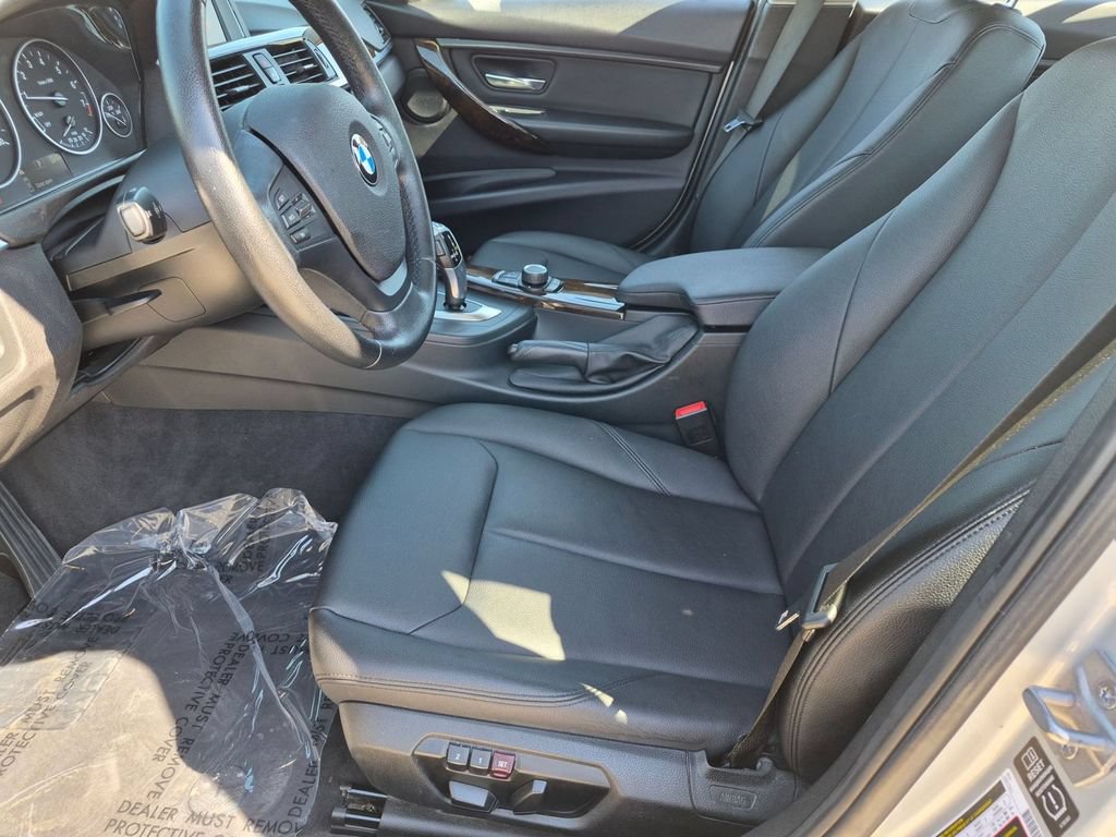 Used 2015 BMW 320i xDrive Sedan AWD/4WD image 9