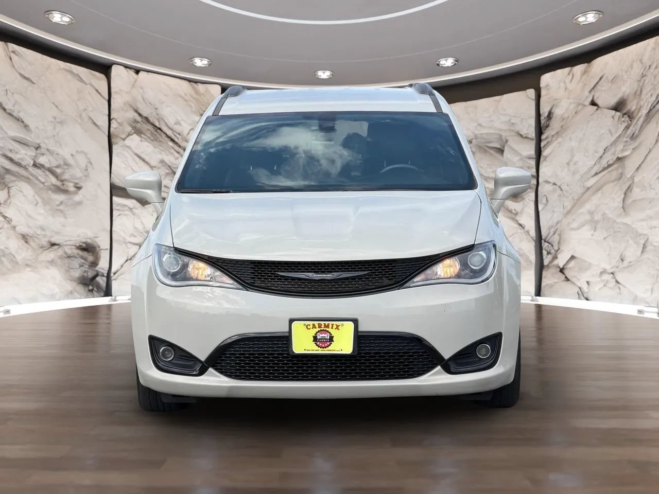 Used 2020 Chrysler Pacifica Touring-L w/ S Appearance Package FWD image 2