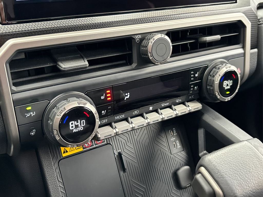 Used 2025 Toyota 4Runner Limited image 26