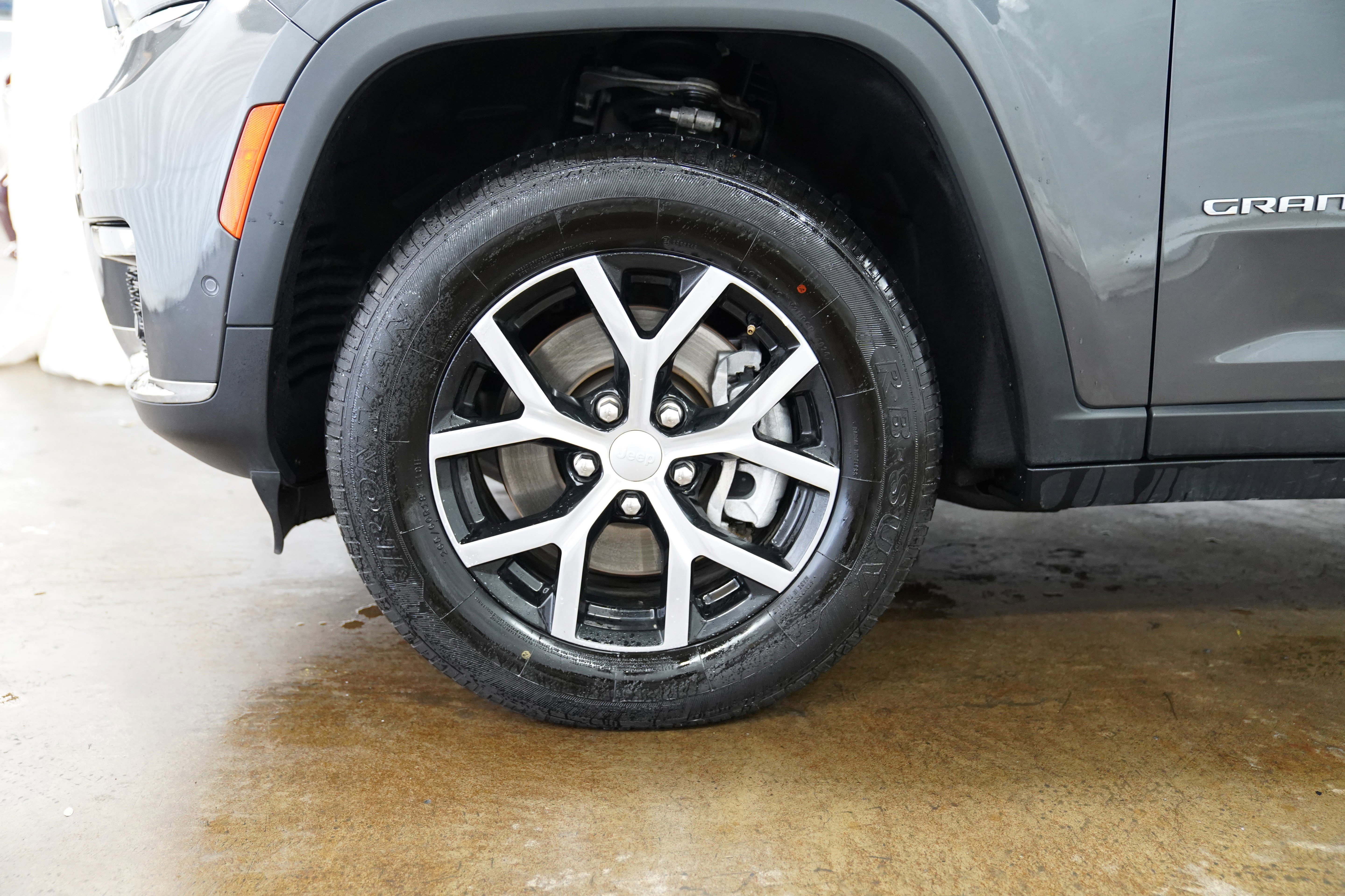 Certified 2024 Jeep Grand Cherokee L Limited w/ Luxury Tech Group II image 16