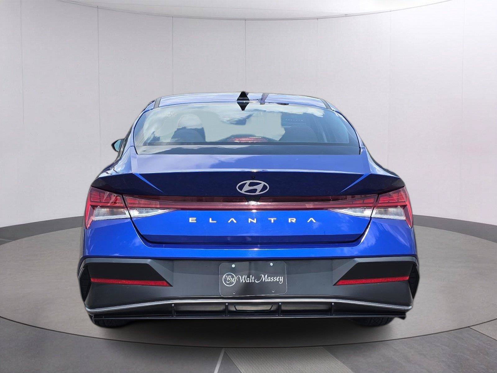 Used 2025 Hyundai Elantra SEL FWD image 6