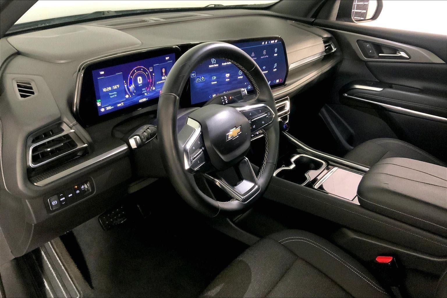 Used 2024 Chevrolet Traverse LT AWD/4WD image 16