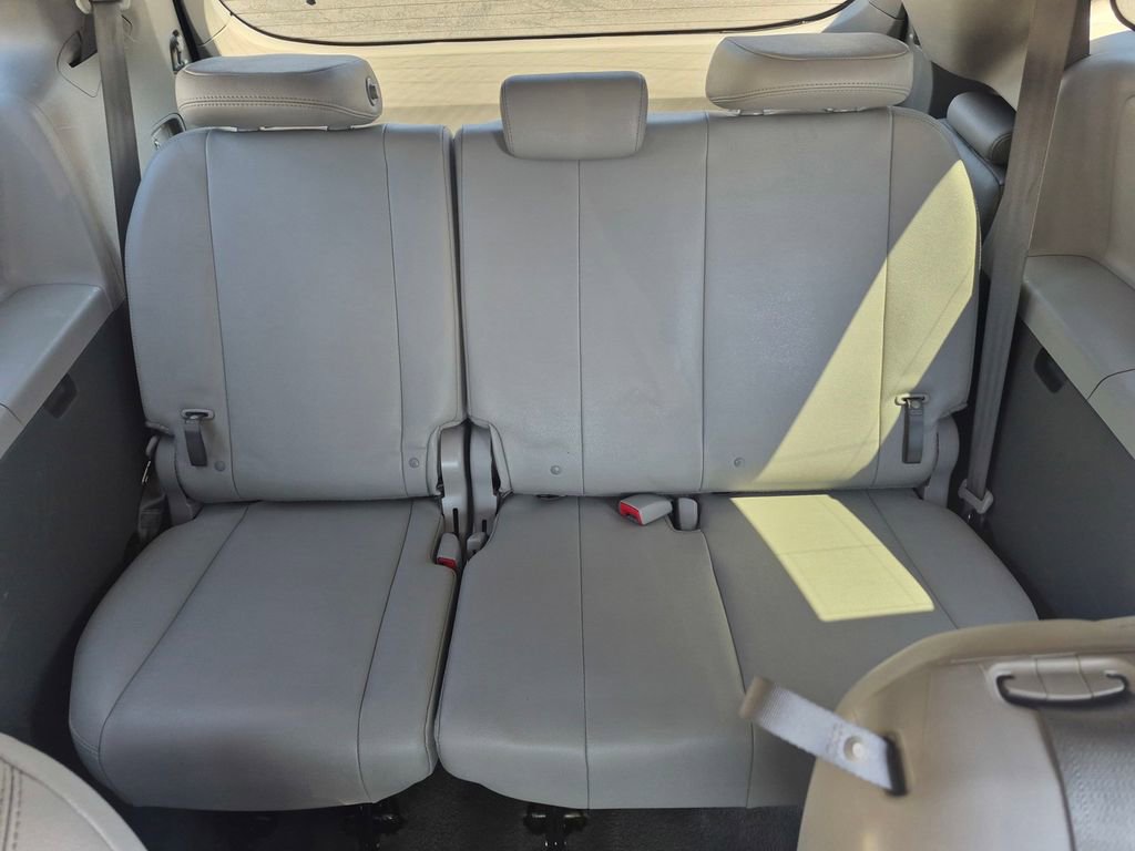 Used 2015 Toyota Sienna XLE w/ XLE Navigation Package image 34