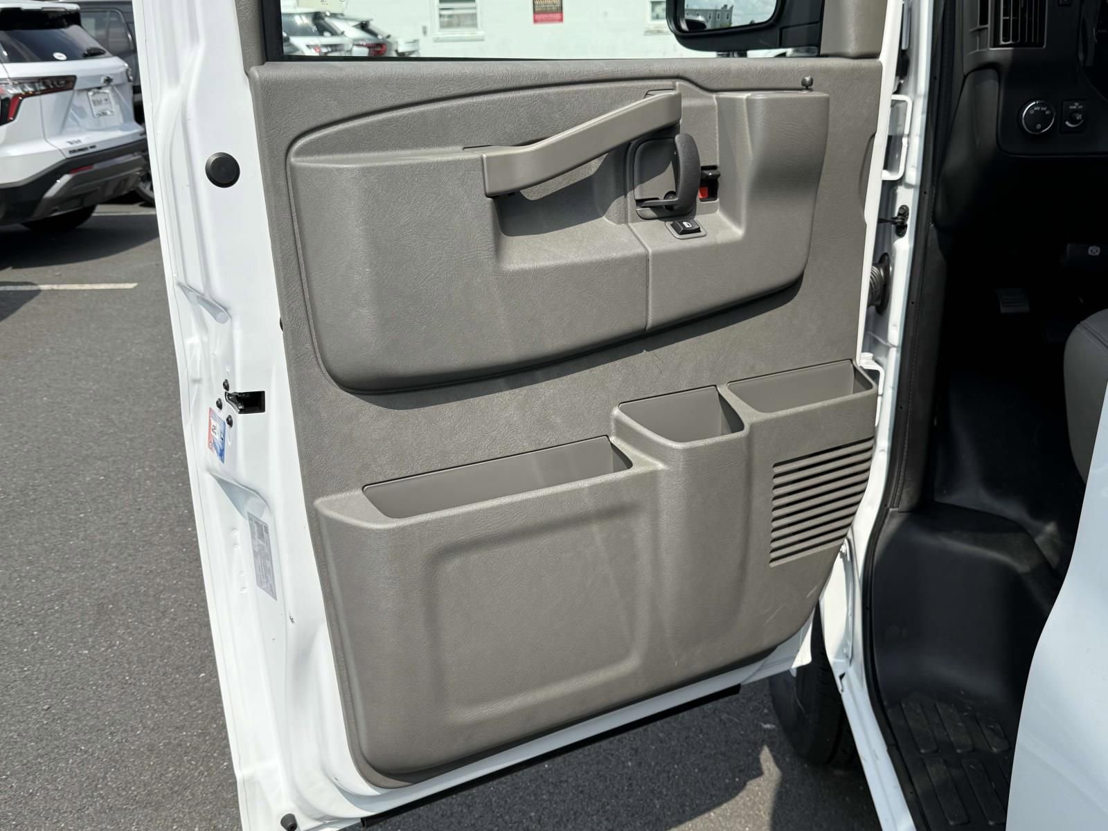 New 2025 Chevrolet Express 3500 Extended RWD image 17