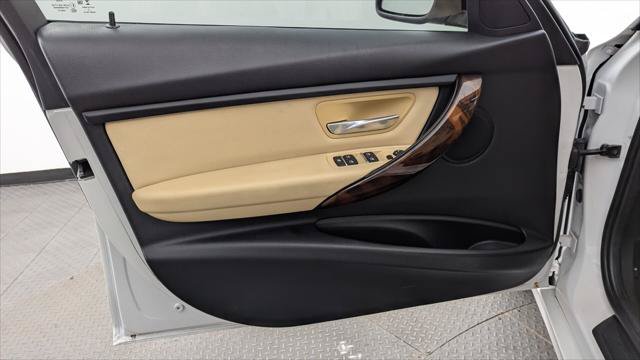Used 2018 BMW 320i Sedan RWD image 13