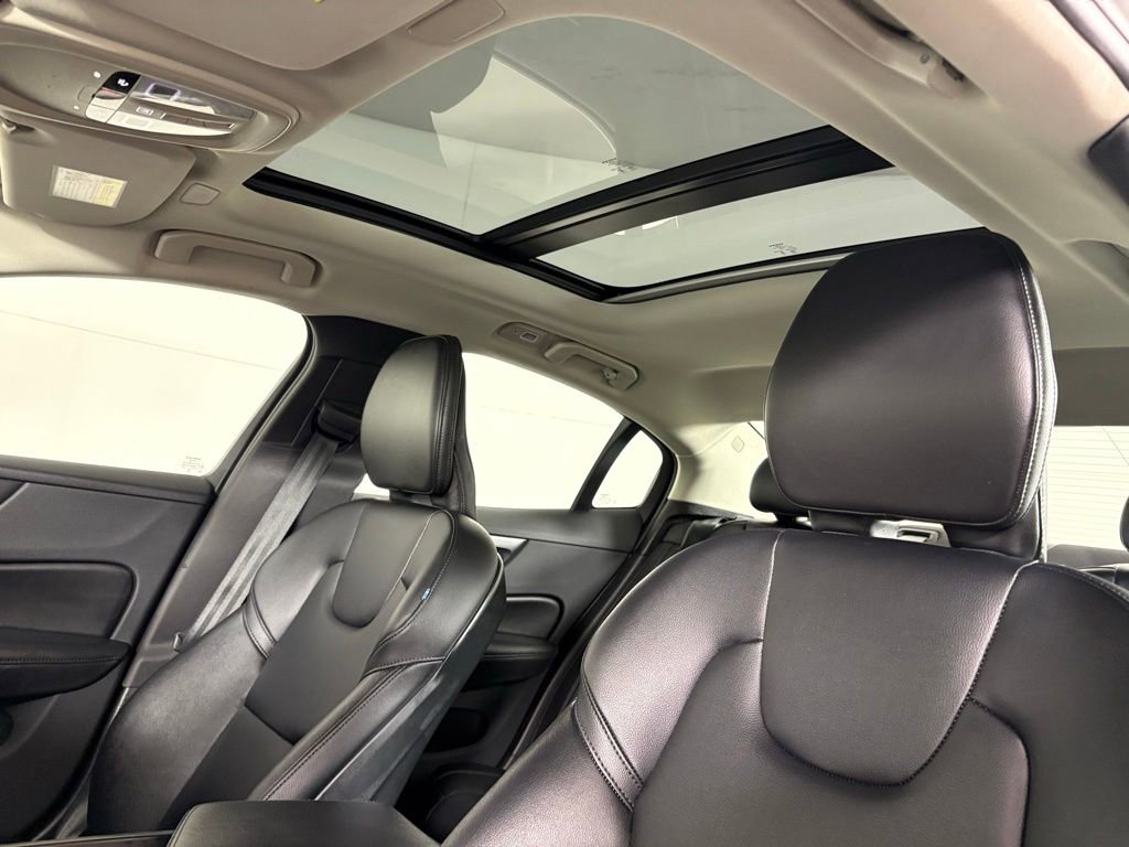 Used 2024 Volvo S60 B5 Core image 18