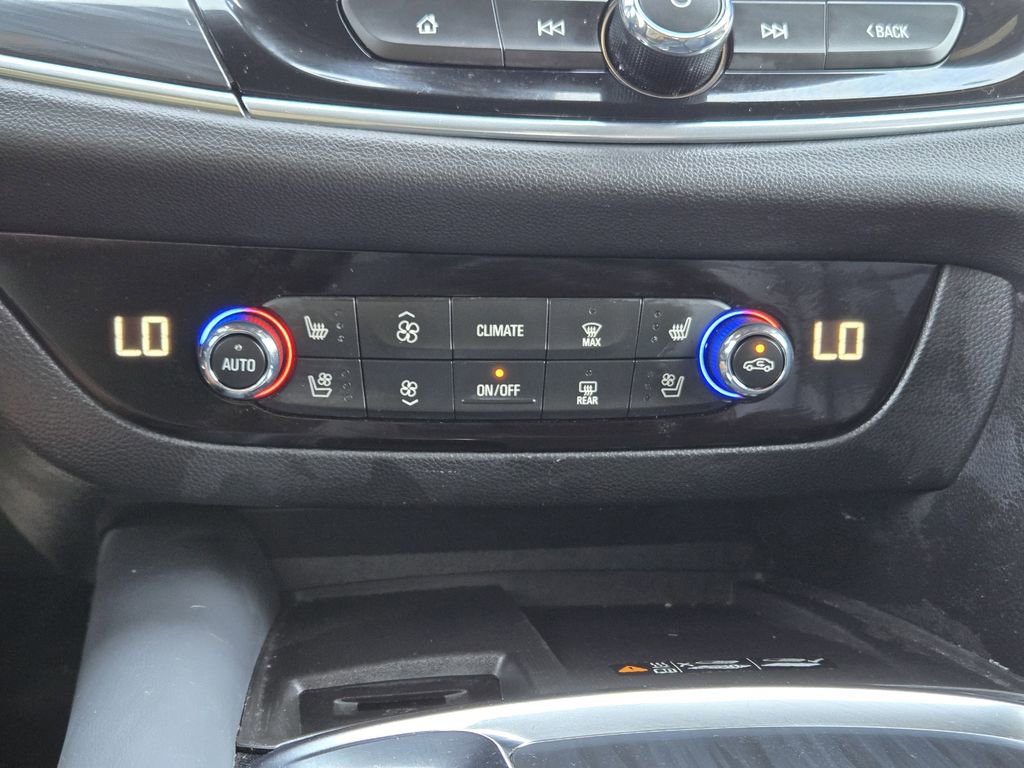Used 2024 Buick Enclave Premium image 21