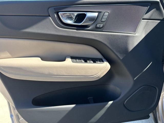 New 2026 Volvo XC60 T8 Plus w/ Protection Package Premier AWD/4WD image 14