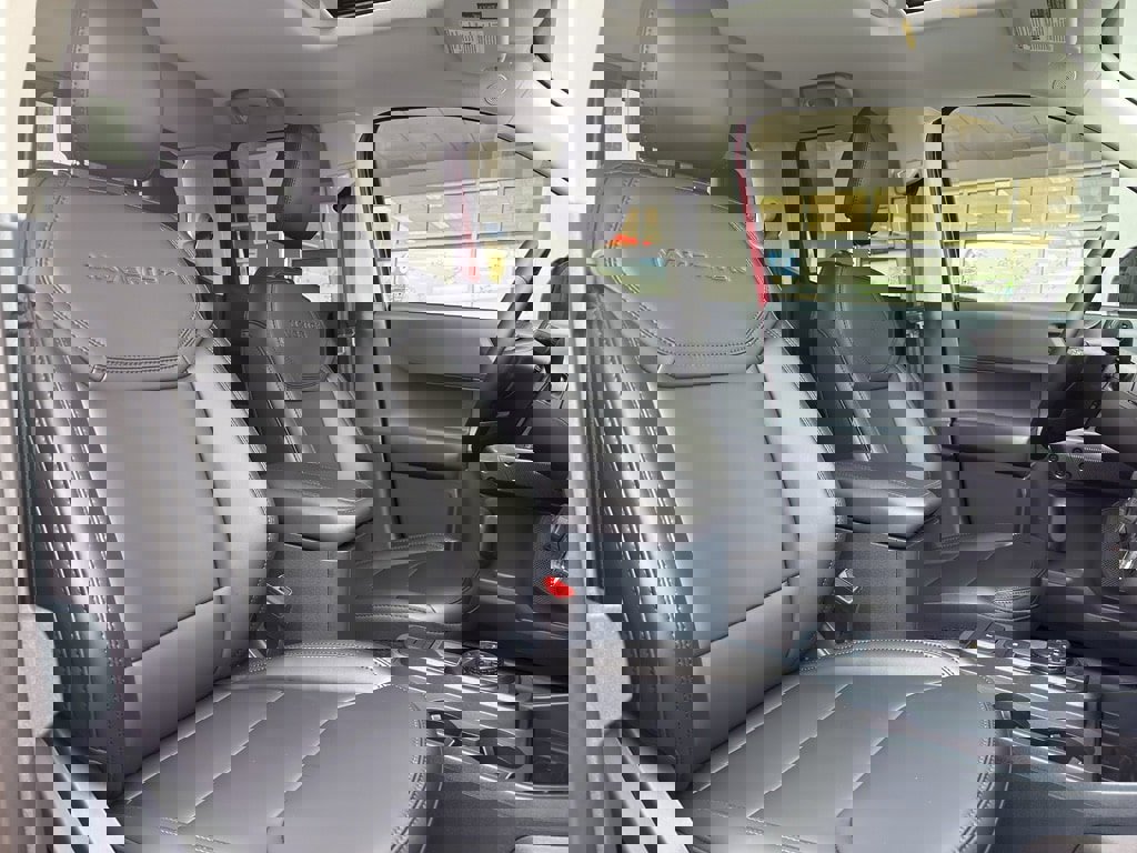 New 2026 Ford Maverick Lariat w/ Black Appearance Package image 34