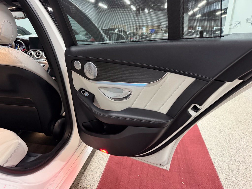 Used 2015 Mercedes-Benz C 400 4MATIC image 32