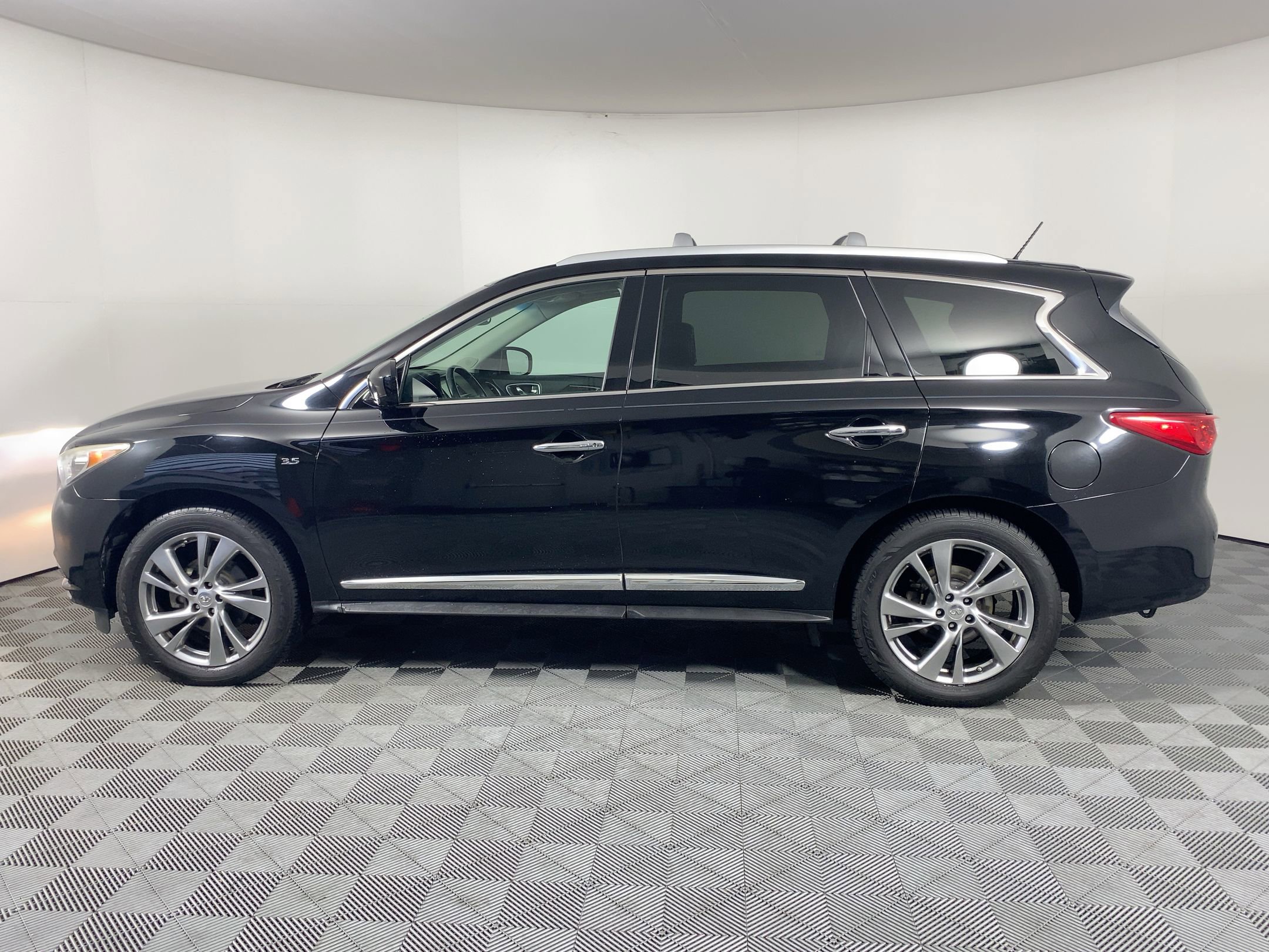 Used 2014 INFINITI QX60 FWD w/ Deluxe Touring Package image 2