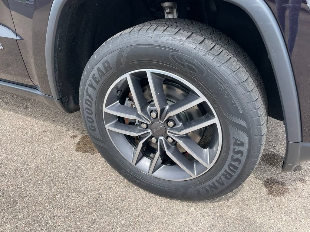 Used 2019 Jeep Grand Cherokee Limited w/ Trailer Tow Group IV AWD/4WD image 3