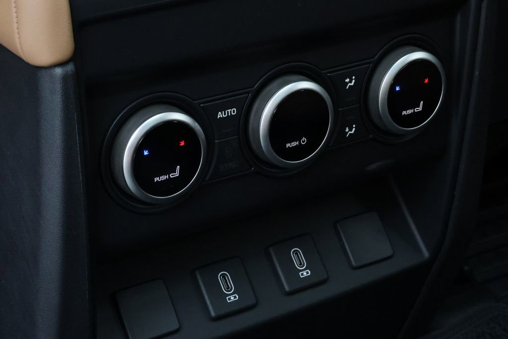 New 2026 Land Rover Defender 130 X-Dynamic SE AWD/4WD image 21