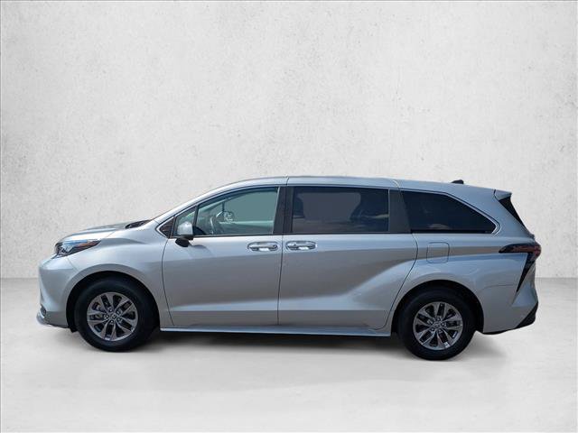 Used 2024 Toyota Sienna LE FWD image 9