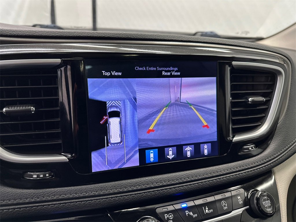 Used 2017 Chrysler Pacifica Limited w/ UConnect Theater Package image 34