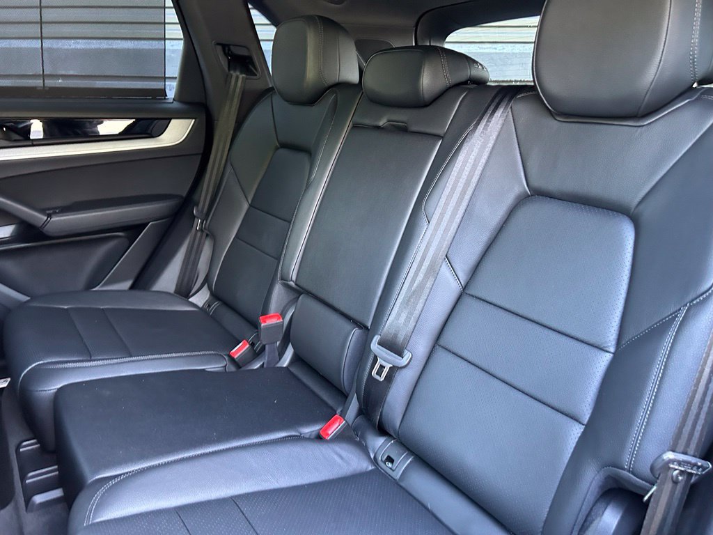 Certified 2025 Porsche Cayenne AWD/4WD image 27