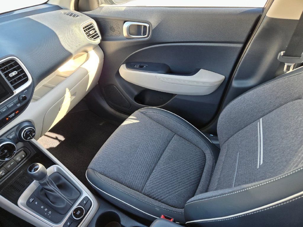Certified 2024 Hyundai Venue Limited FWD image 19