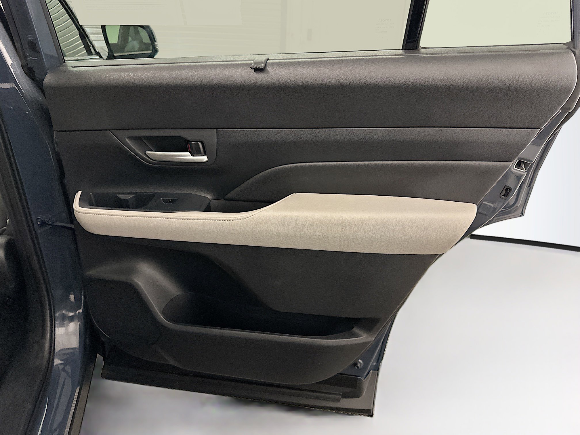 Used 2025 Toyota Grand Highlander AWD image 33