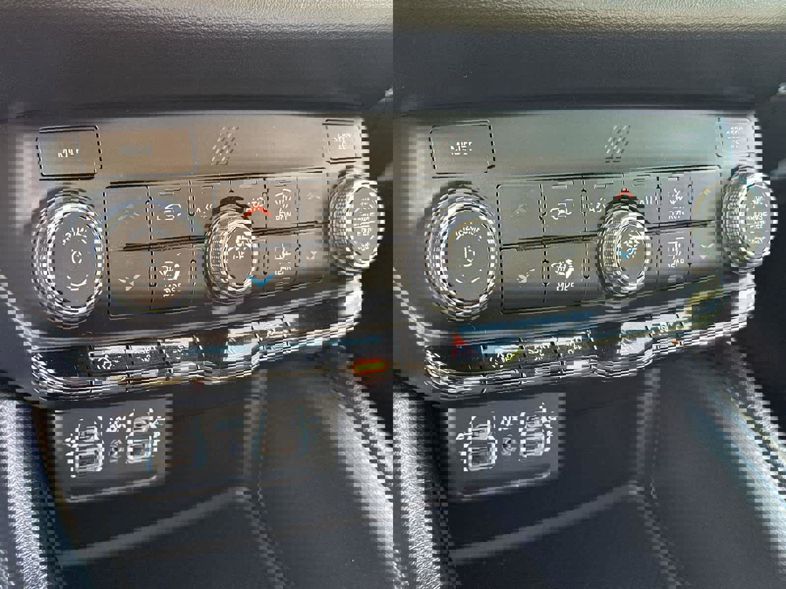 Used 2021 Dodge Durango SXT w/ 3rd Row Seating Group image 27