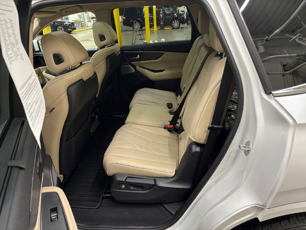 Certified 2026 Acura MDX w/ Advance Package AWD/4WD image 14
