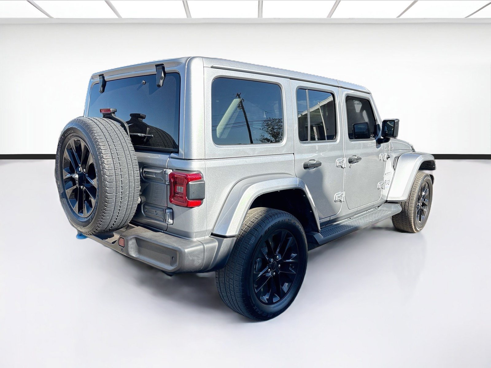 Used 2021 Jeep Wrangler Unlimited Sahara w/ Cold Weather Group AWD/4WD image 4