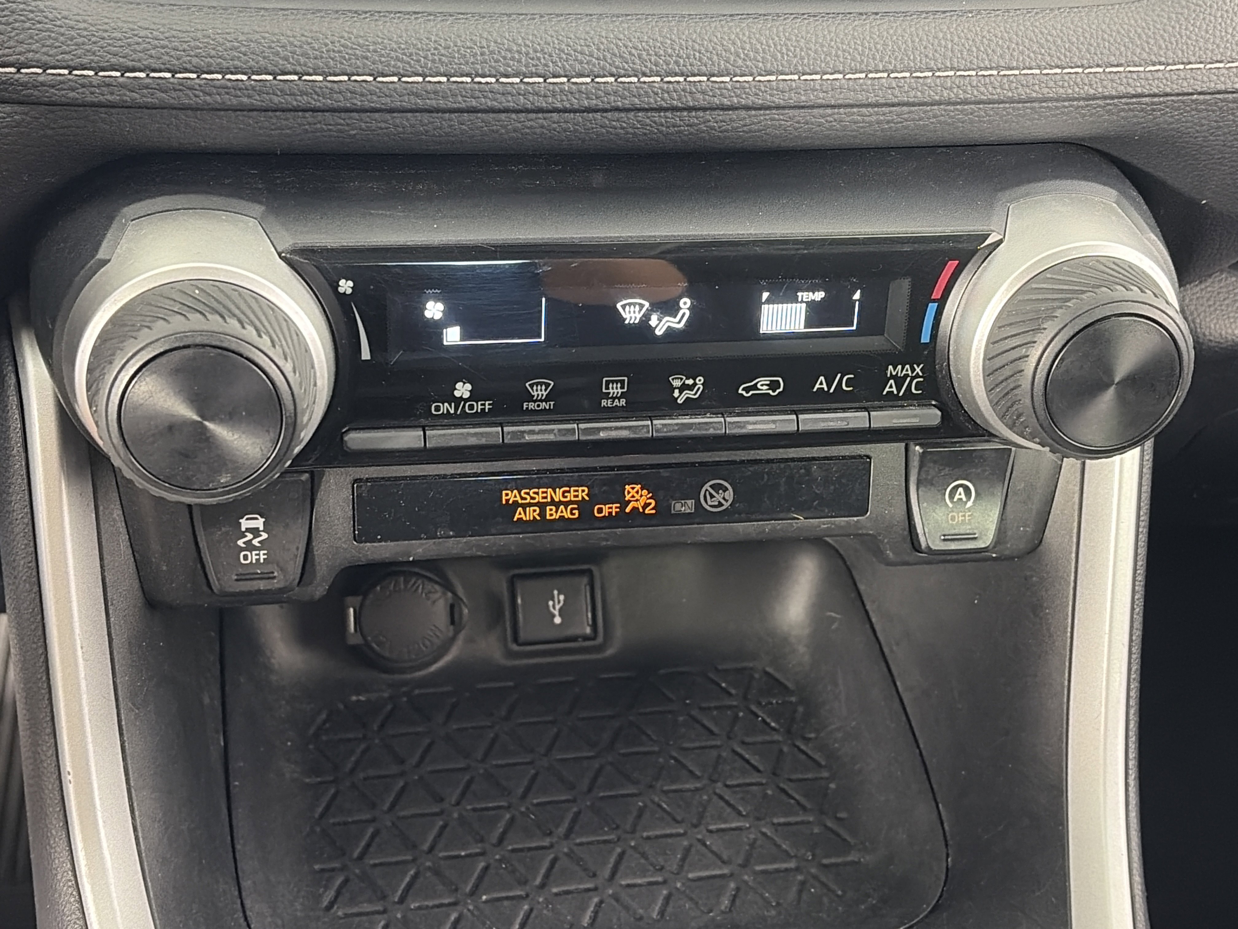 Used 2021 Toyota RAV4 LE AWD/4WD image 19