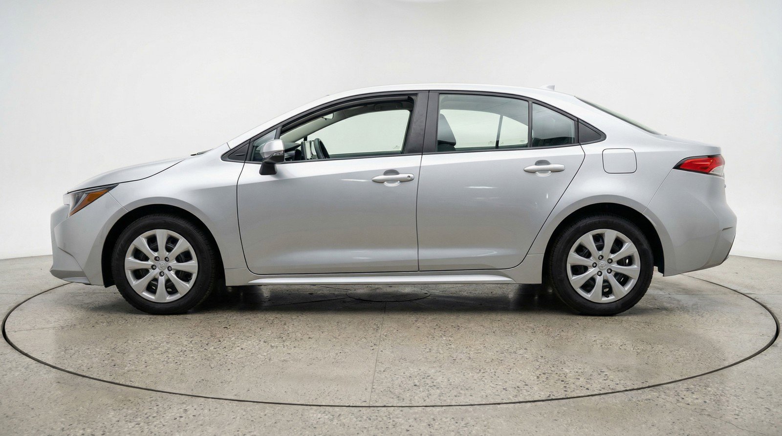 Used 2025 Toyota Corolla LE image 5