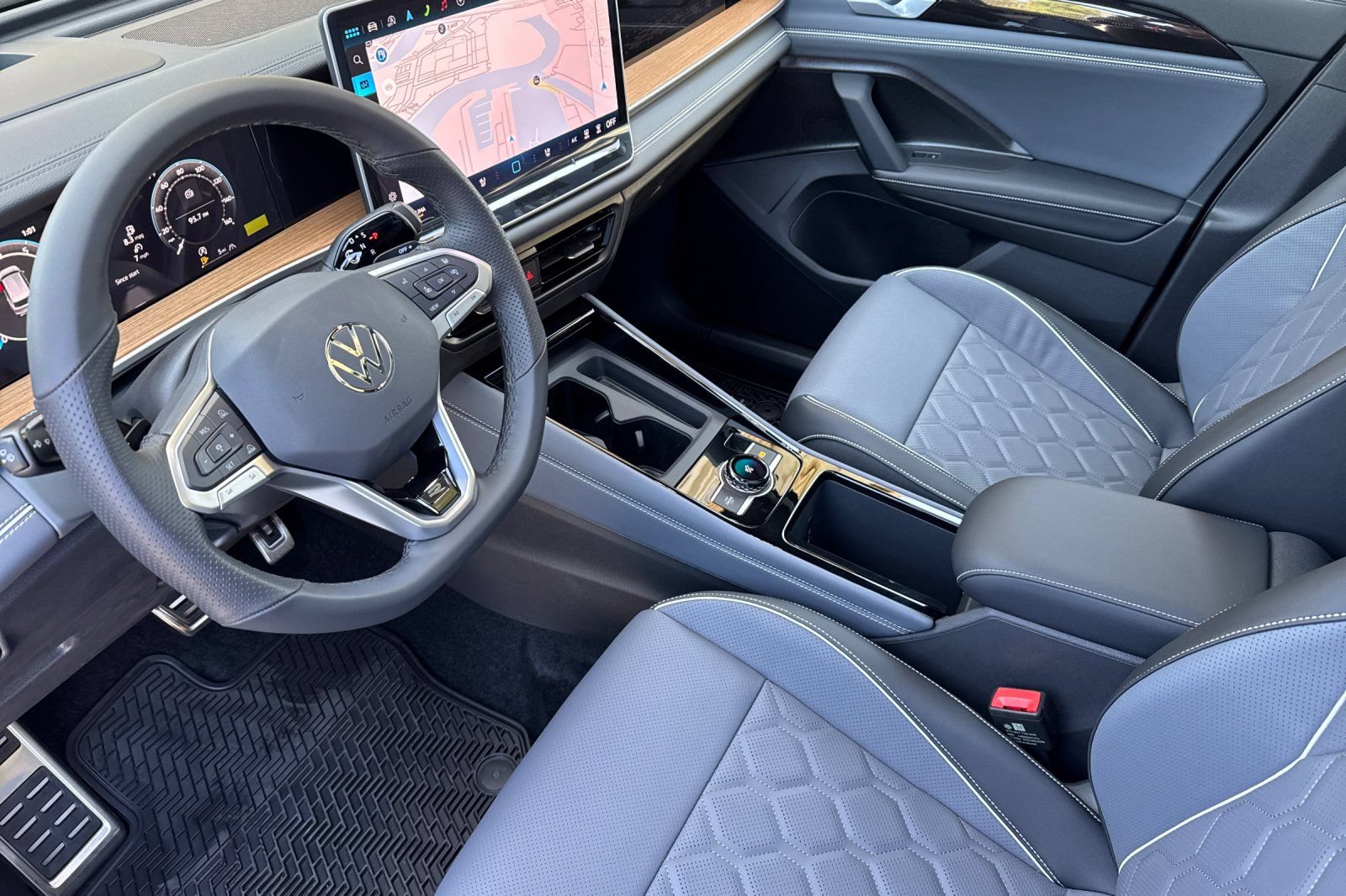 New 2026 Volkswagen Tiguan SEL R-Line AWD/4WD image 10
