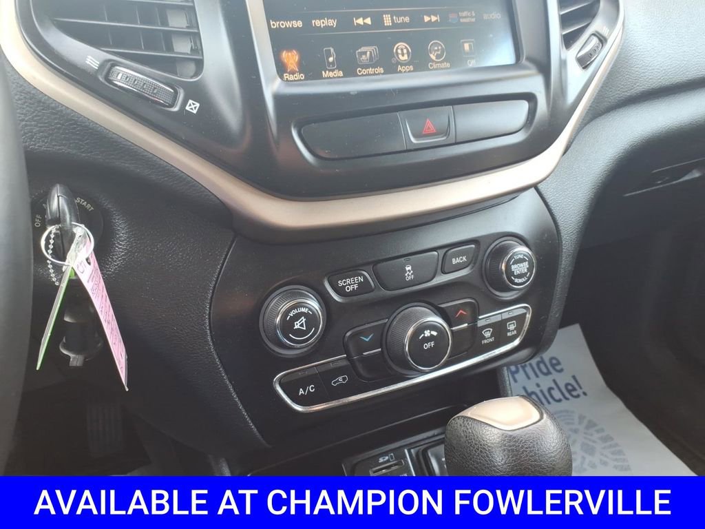 Used 2016 Jeep Cherokee Latitude w/ Cold Weather Group image 17