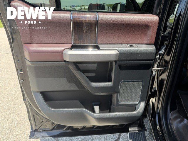 Used 2017 Ford F150 Platinum w/ Equipment Group 701A Luxury AWD/4WD image 31