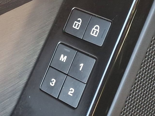 Used 2021 Land Rover Range Rover Velar R-Dynamic S image 26