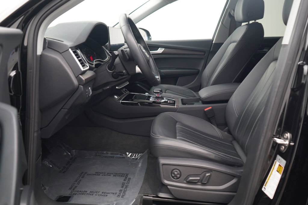 Used 2023 Audi Q5 2.0T Premium w/ Convenience Package image 6