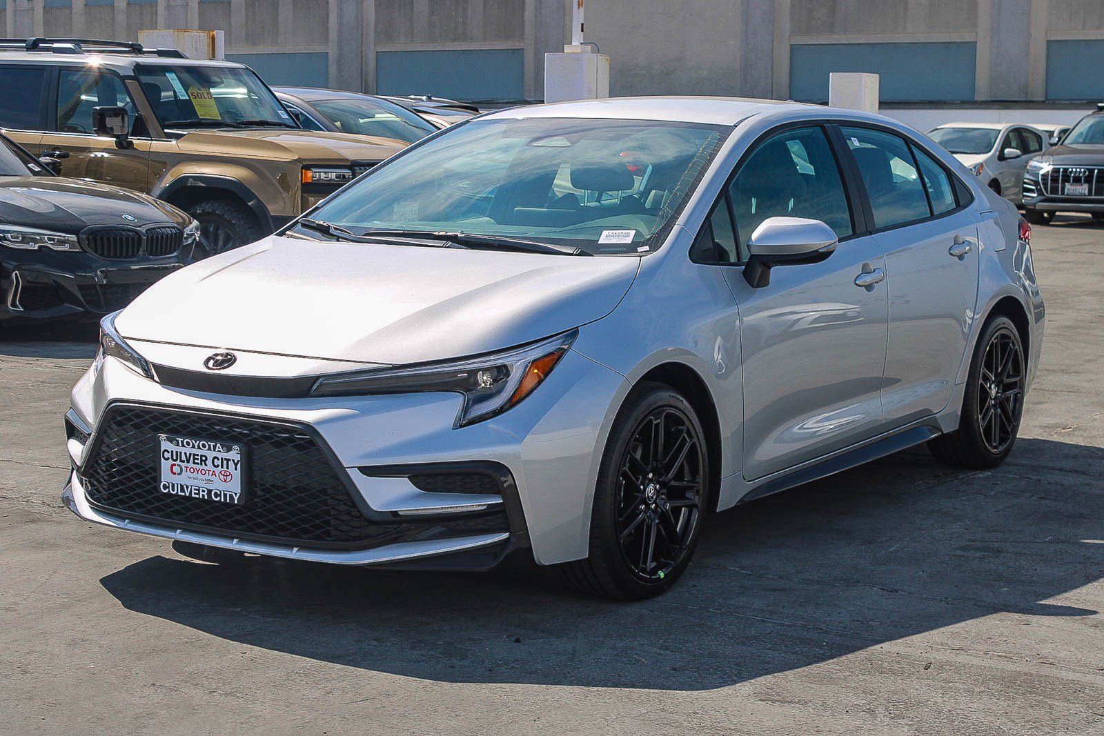 Used 2025 Toyota Corolla SE image 3