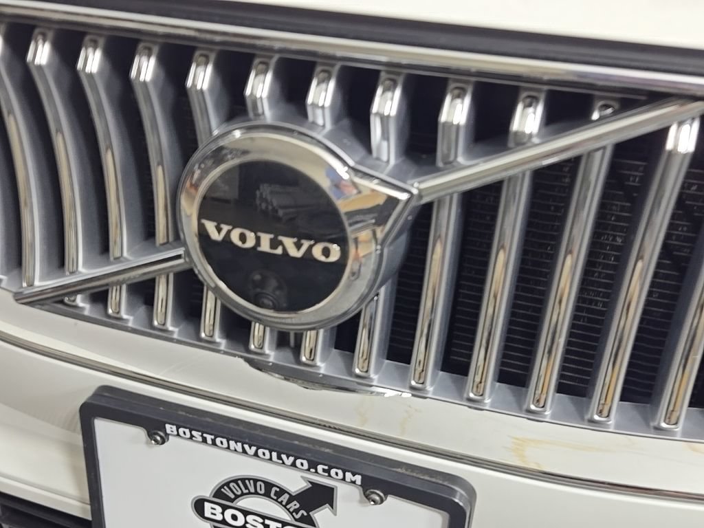 Certified 2023 Volvo XC90 B6 Plus AWD/4WD image 5