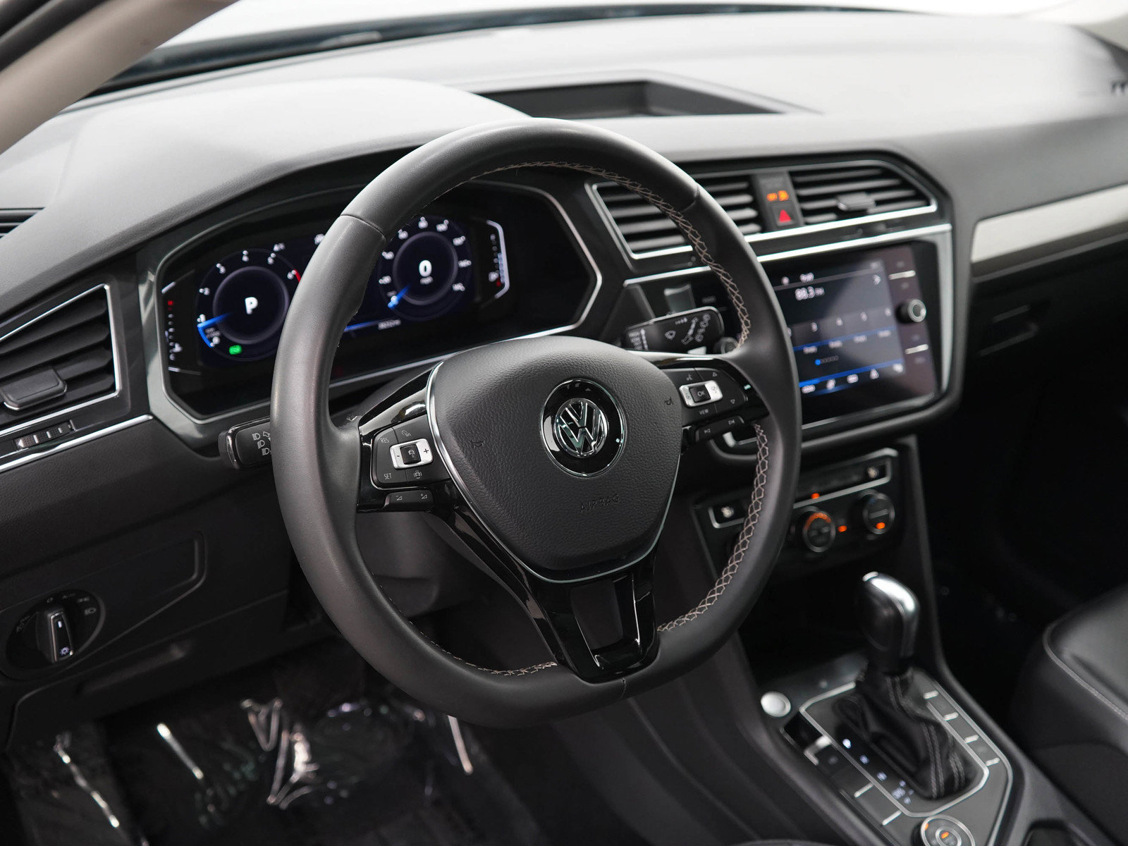 Used 2021 Volkswagen Tiguan SEL w/ 2-Row Tiguan MDO Package AWD/4WD image 21